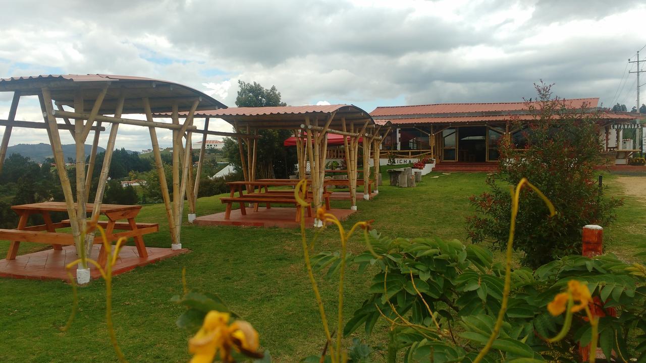 グアタビータ Benigno Mirador Bed & Breakfast エクステリア 写真